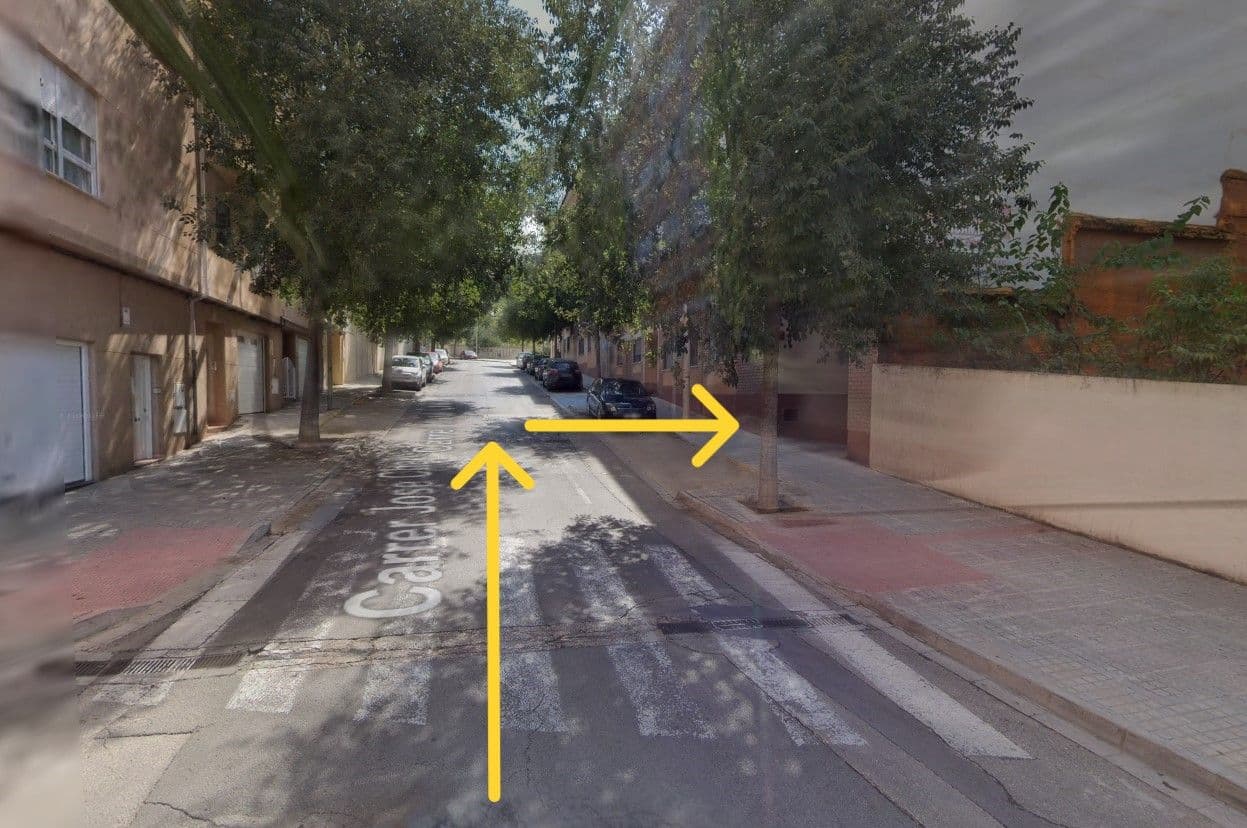 Parking — Carrer José Chaix, 2, 46800 Xàtiva, Valencia, España parking spot