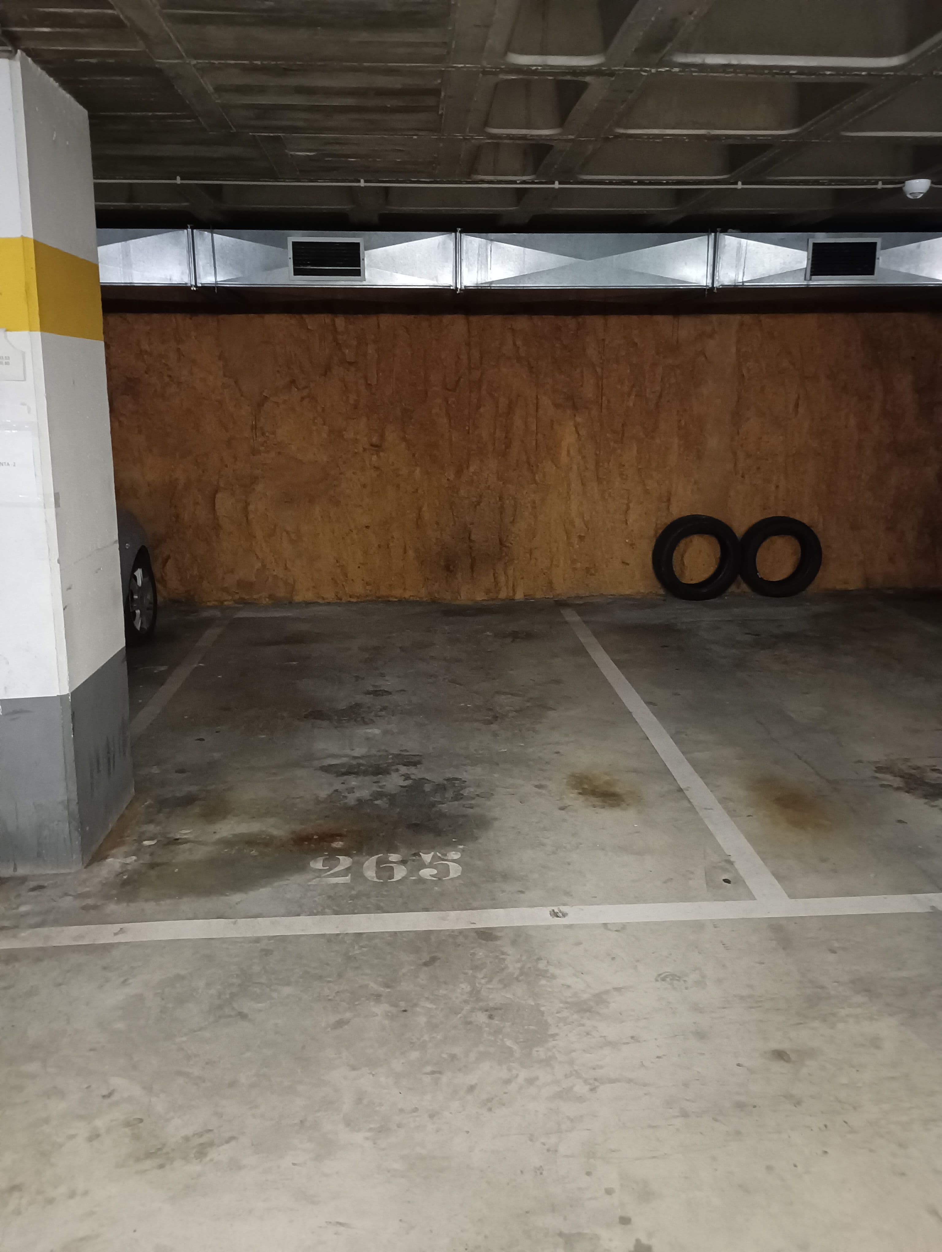 Parking — Avinguda de Severo Ochoa, 102, 08906 L'Hospitalet de Llobregat, Barcelona, España parking spot