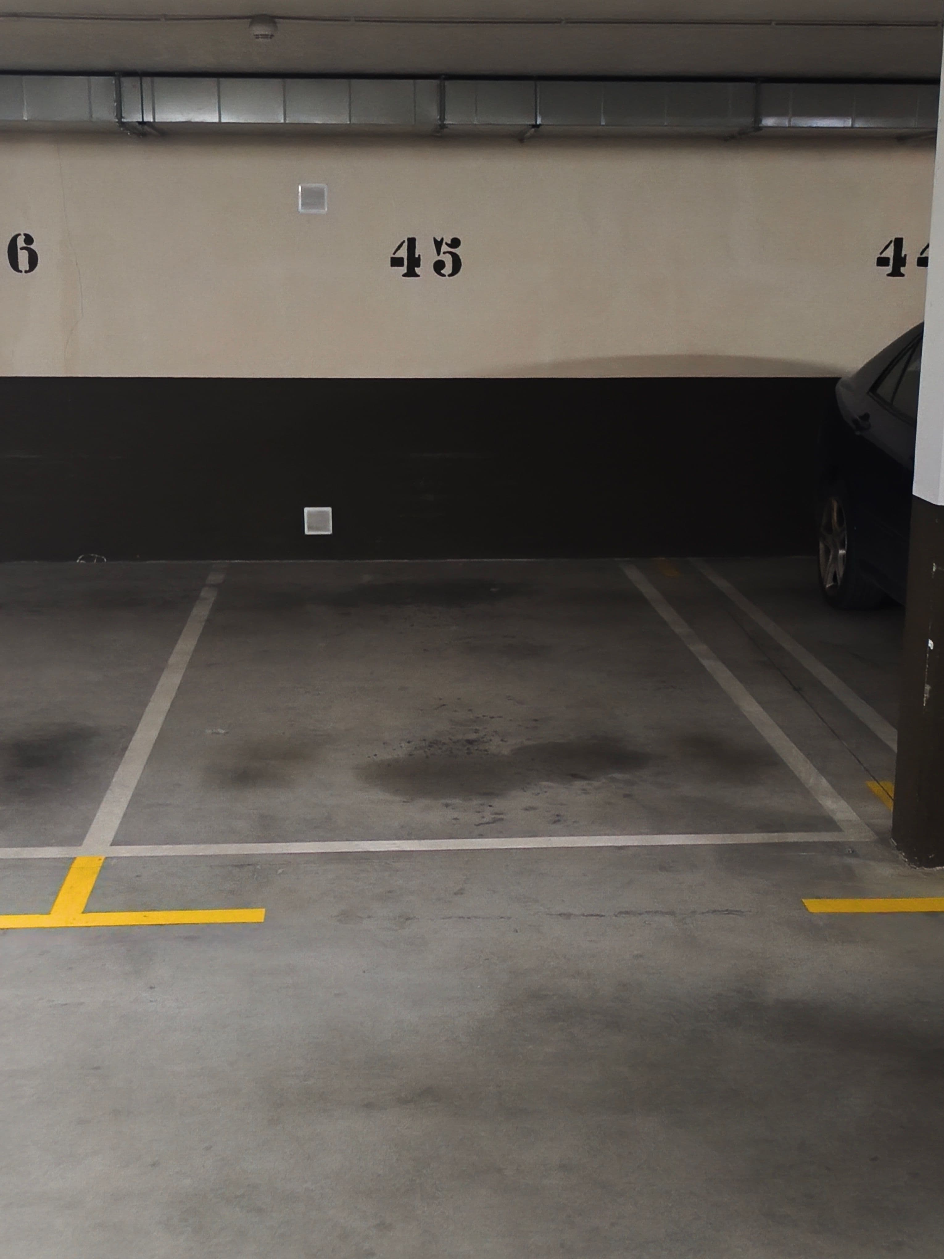 Parking — Calle Sta. Marina, 2, 26007 Logroño, La Rioja, España parking spot