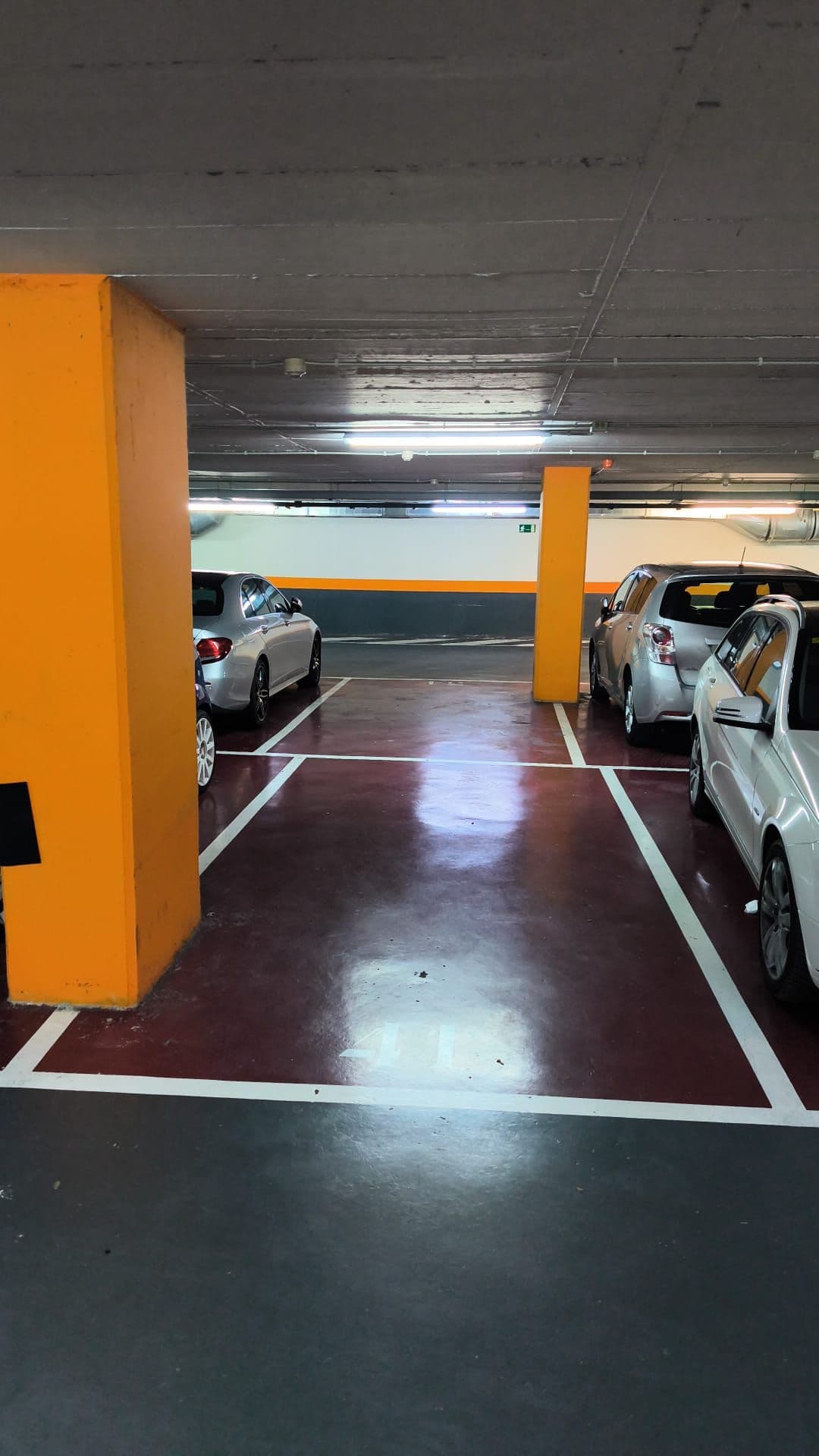 Parking — Av. d'Eduard Maristany, 23, 08930 Sant Adrià de Besòs, Barcelona, España parking spot