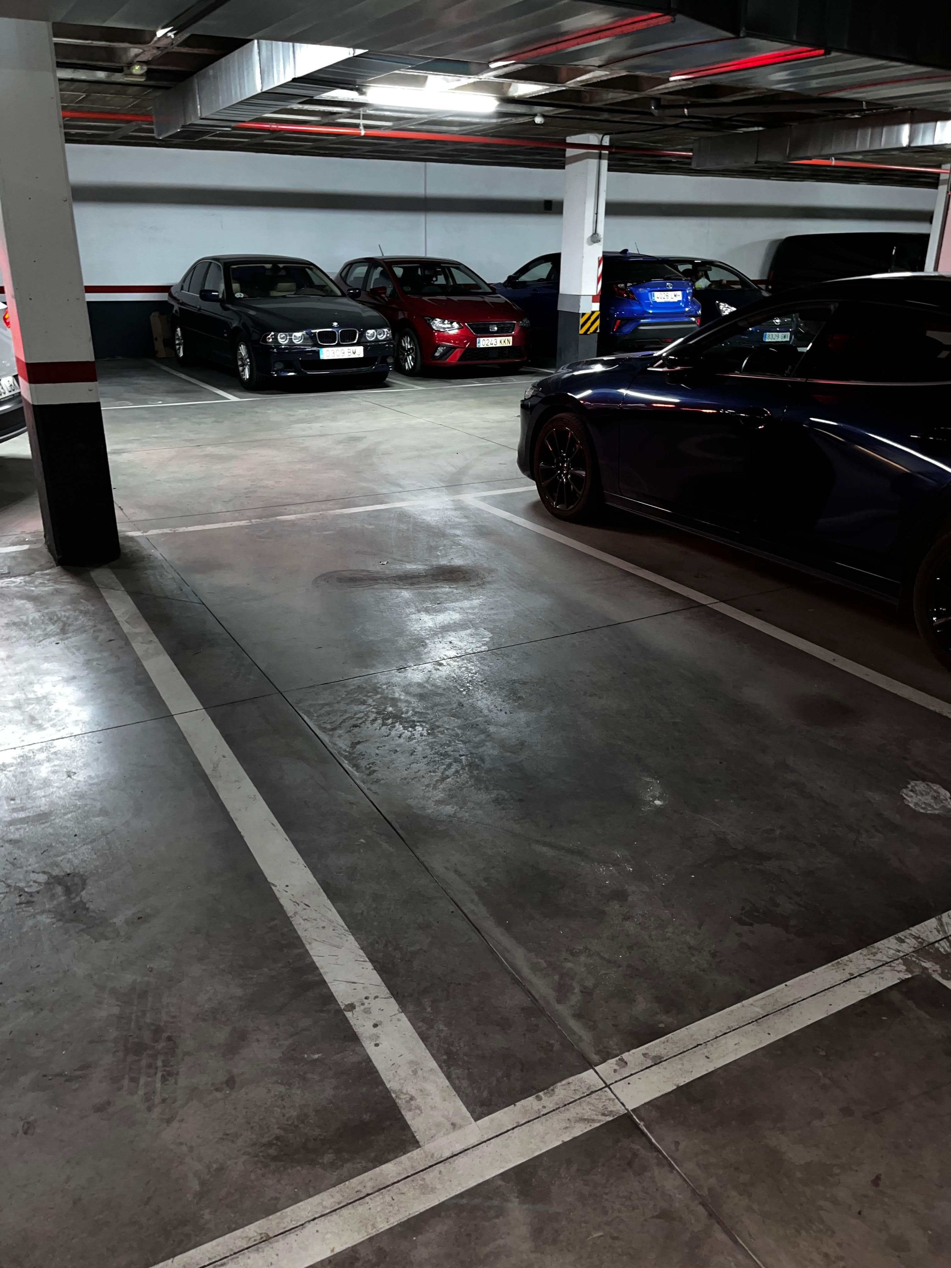 Parking — C. Platino, 6, 28850 Torrejón de Ardoz, Madrid, España parking spot