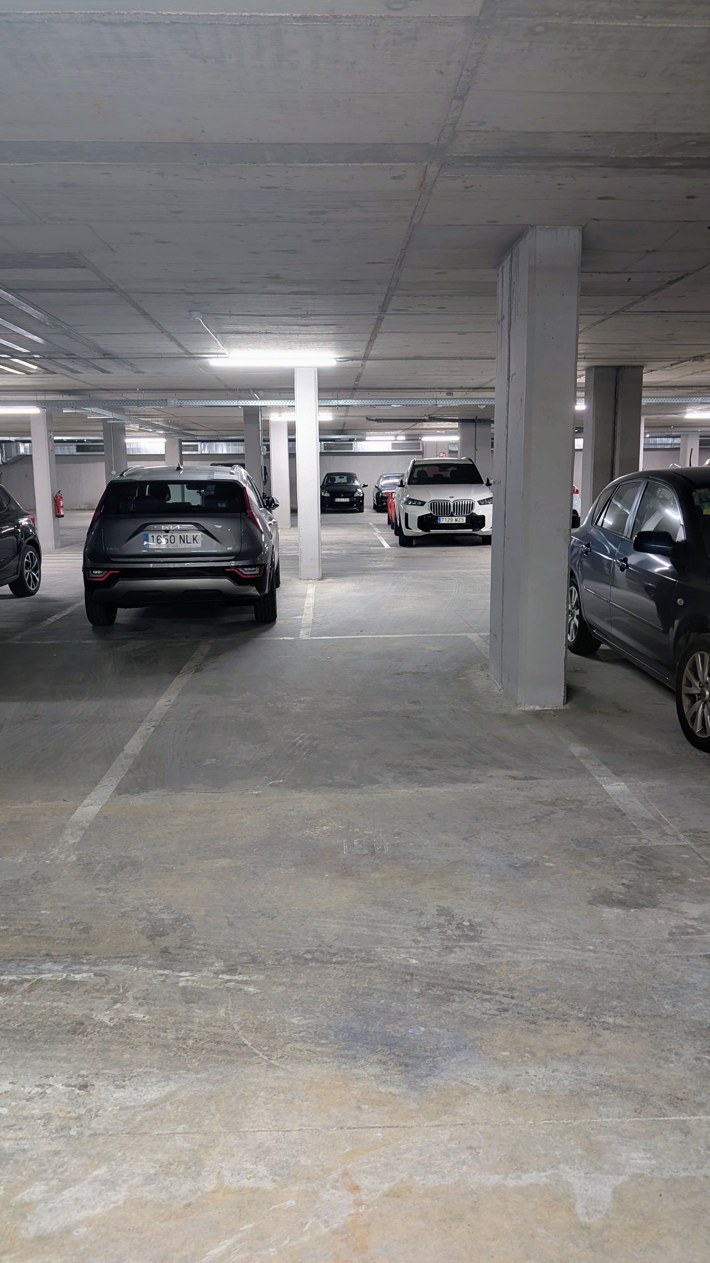 Parking — Carrer del Plom, 31, Sants-Montjuïc, 08038 Barcelona, España parking spot