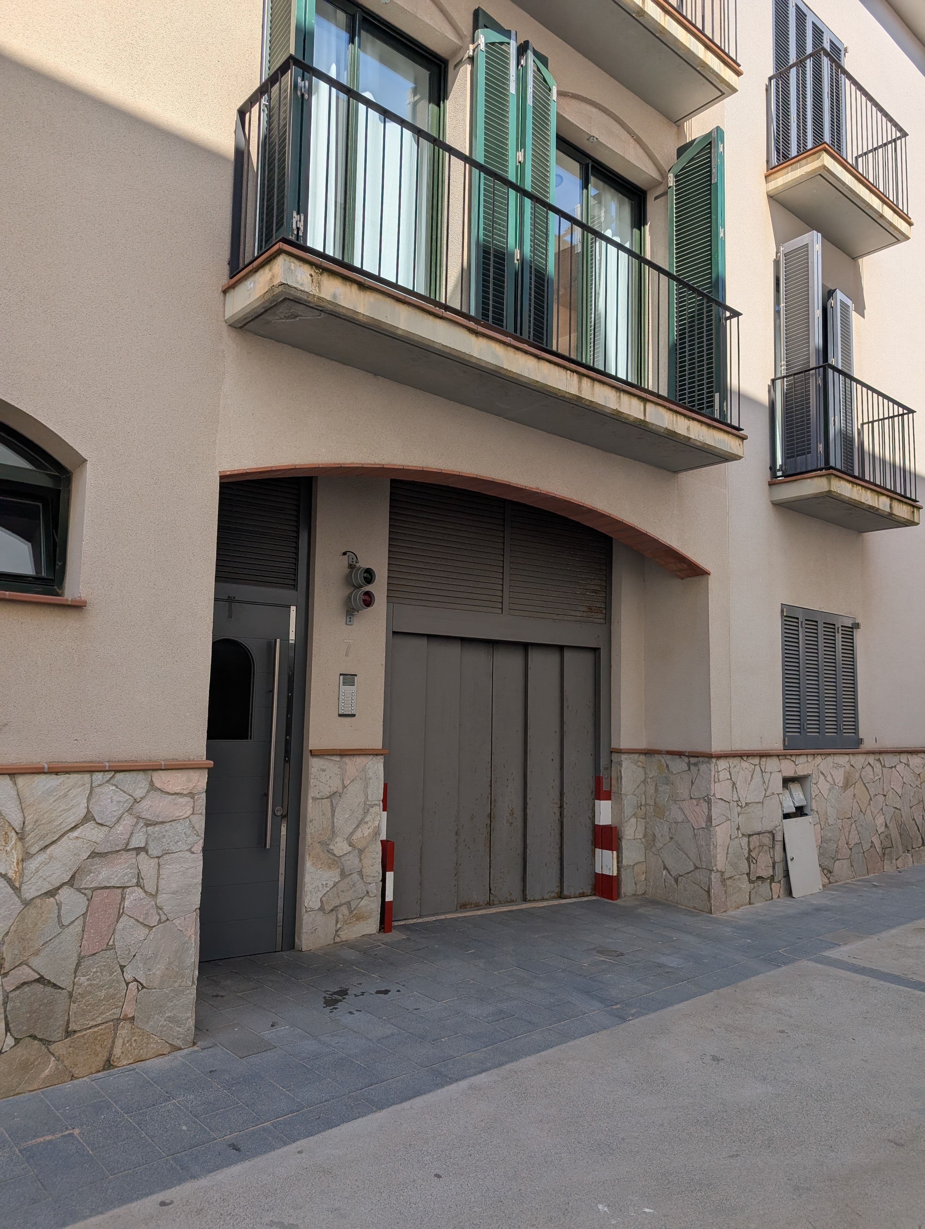 Parking — Carrer de Santa Maria, 7, 17212 Tamariu, Girona, España parking spot
