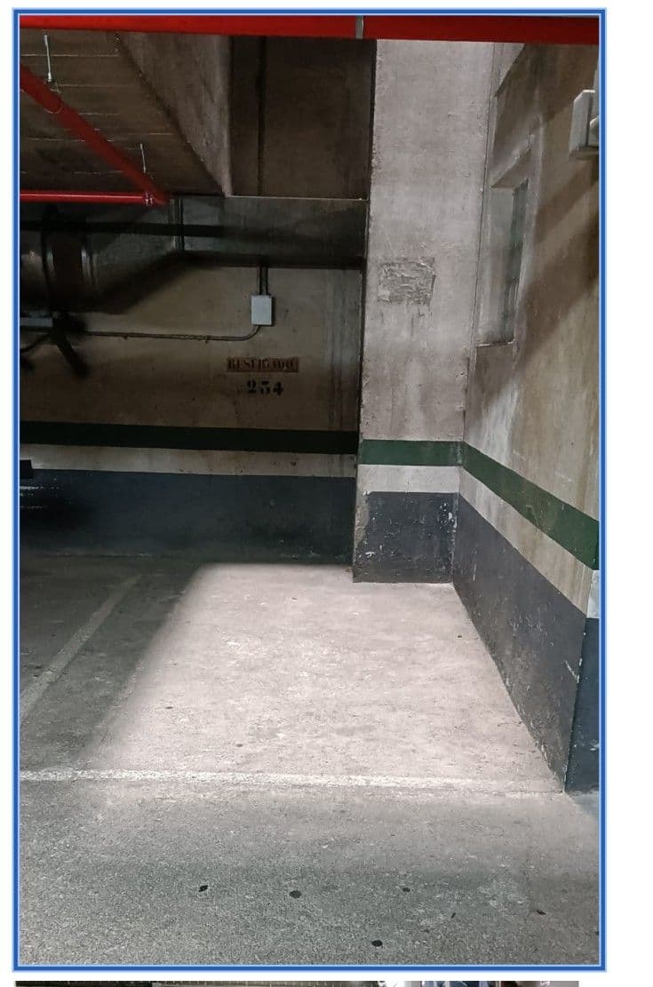 Parking — Travessera de les Corts 257, Barcelona, España parking spot