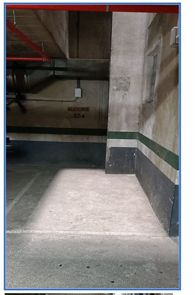 Plaza de garaje en Travessera de les Corts, Les Corts, Barcelona — foto 1