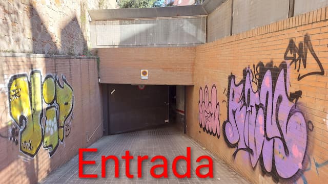Plaza de garaje en Carrer de Joan Güell, 23, Sants-Montjuïc, Barcelona — foto 1