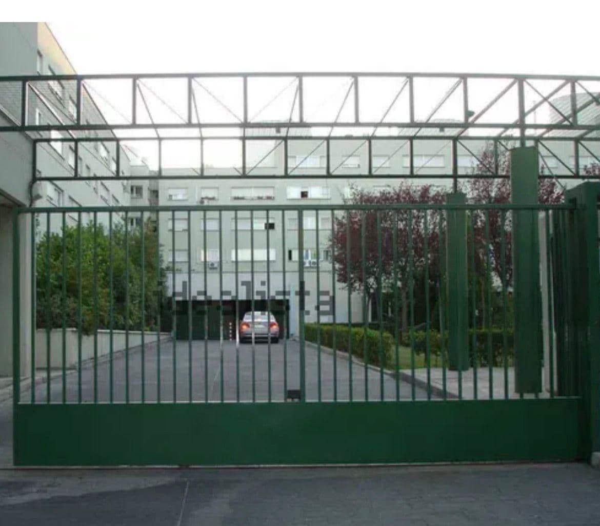 Parking — C. de Silvano, 158, Hortaleza, 28043 Madrid, España parking spot