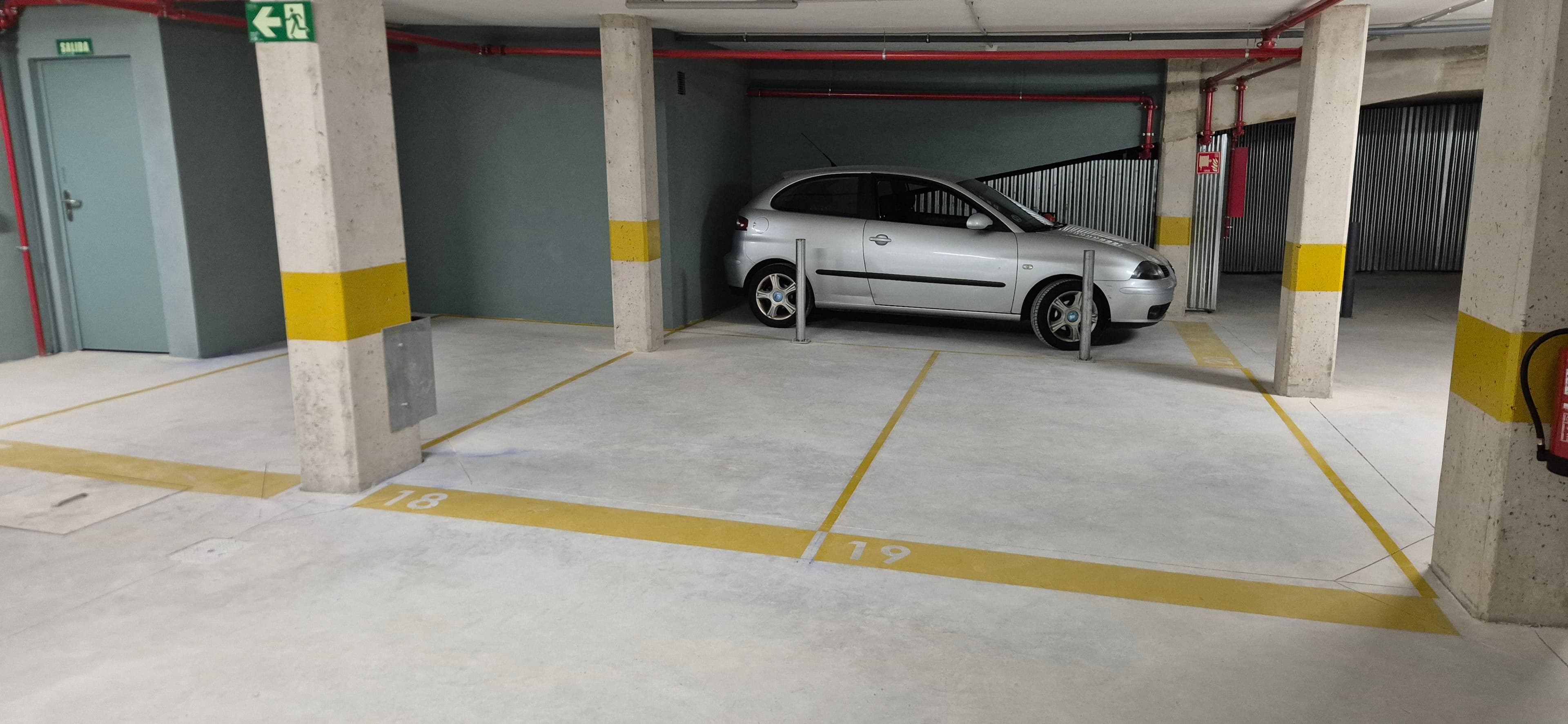 Parking — C. de María Zayas, 3, Tetuán, 28039 Madrid, España parking spot