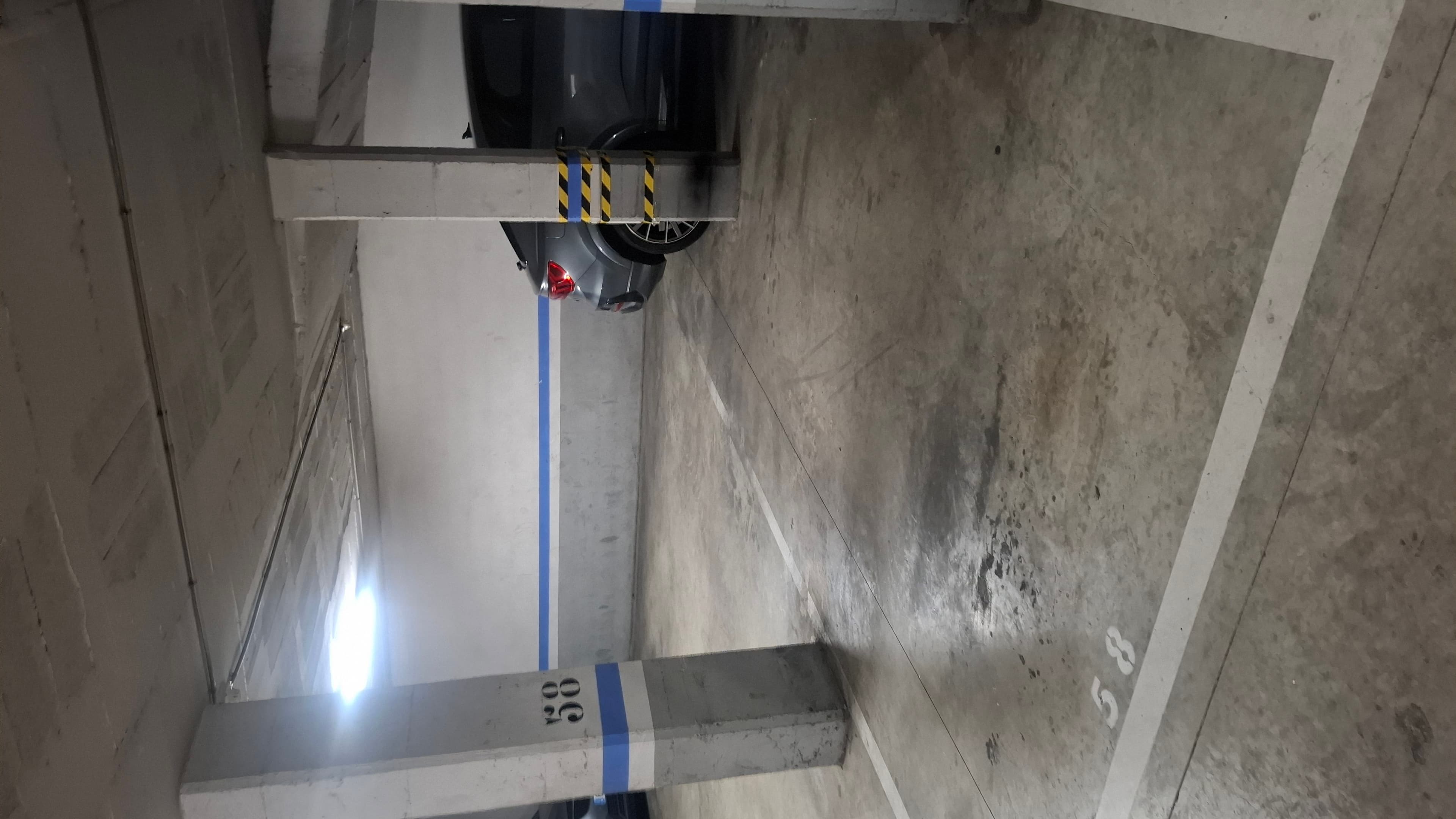 Parking — Carrer de Joan Torras, 17, Sant Andreu, 08030 Barcelona, España parking spot