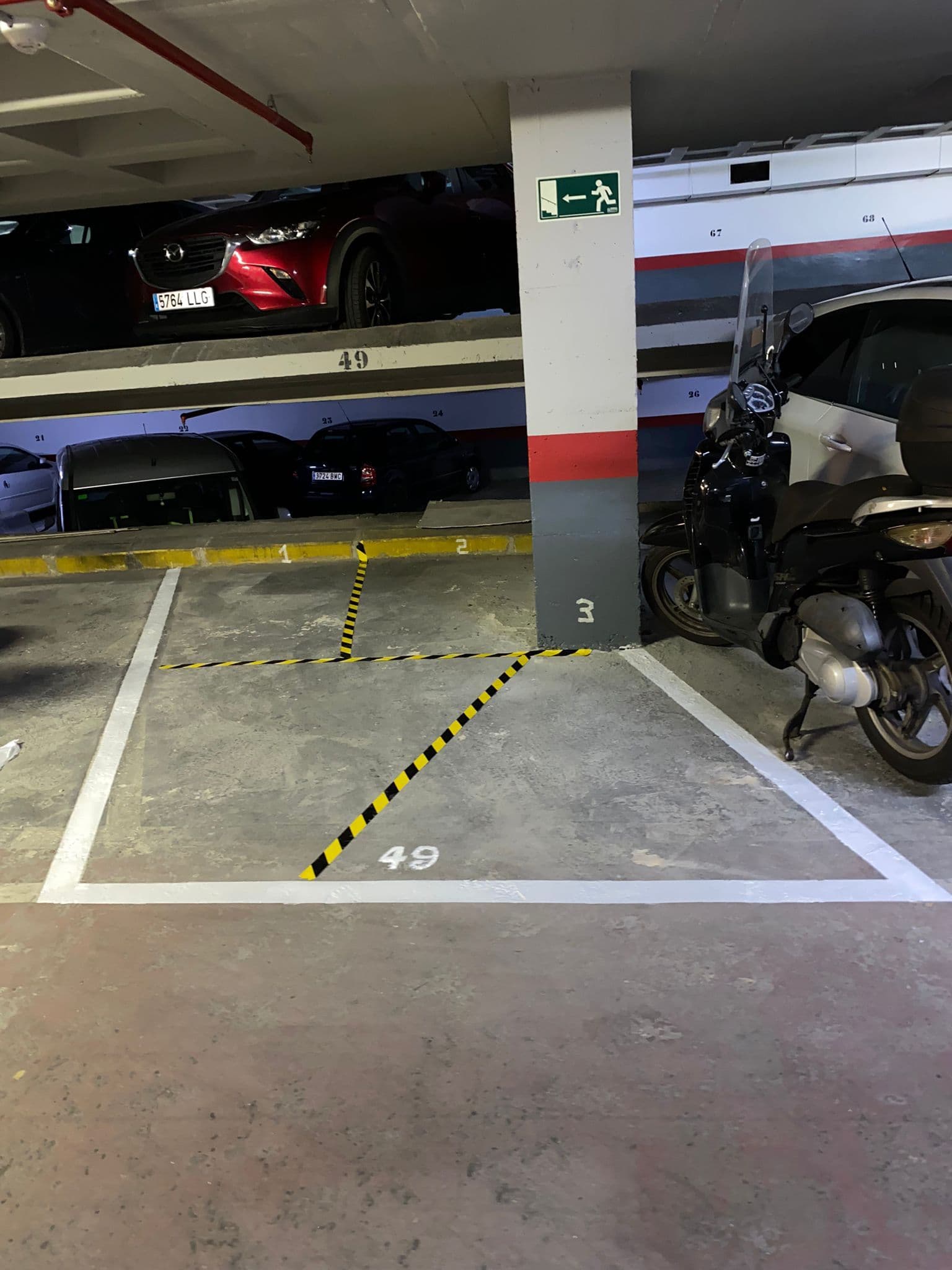 Parking — Carrer de Casp, 51, Eixample, 08010 Barcelona, España parking spot