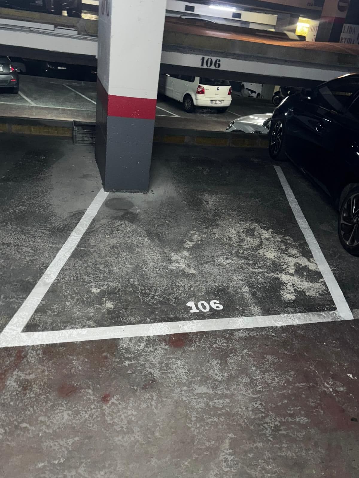 Parking — Carrer de Casp, 51, L'Eixample, 08010 Barcelona, España parking spot