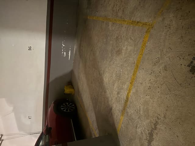 Plaza de garaje en Pg. de Santa Coloma, Sant Andreu, Barcelona — foto 1