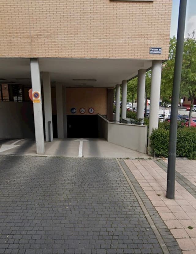 Parking space in Avenida de Luis Araquistain, 2, Getafe — photo 1