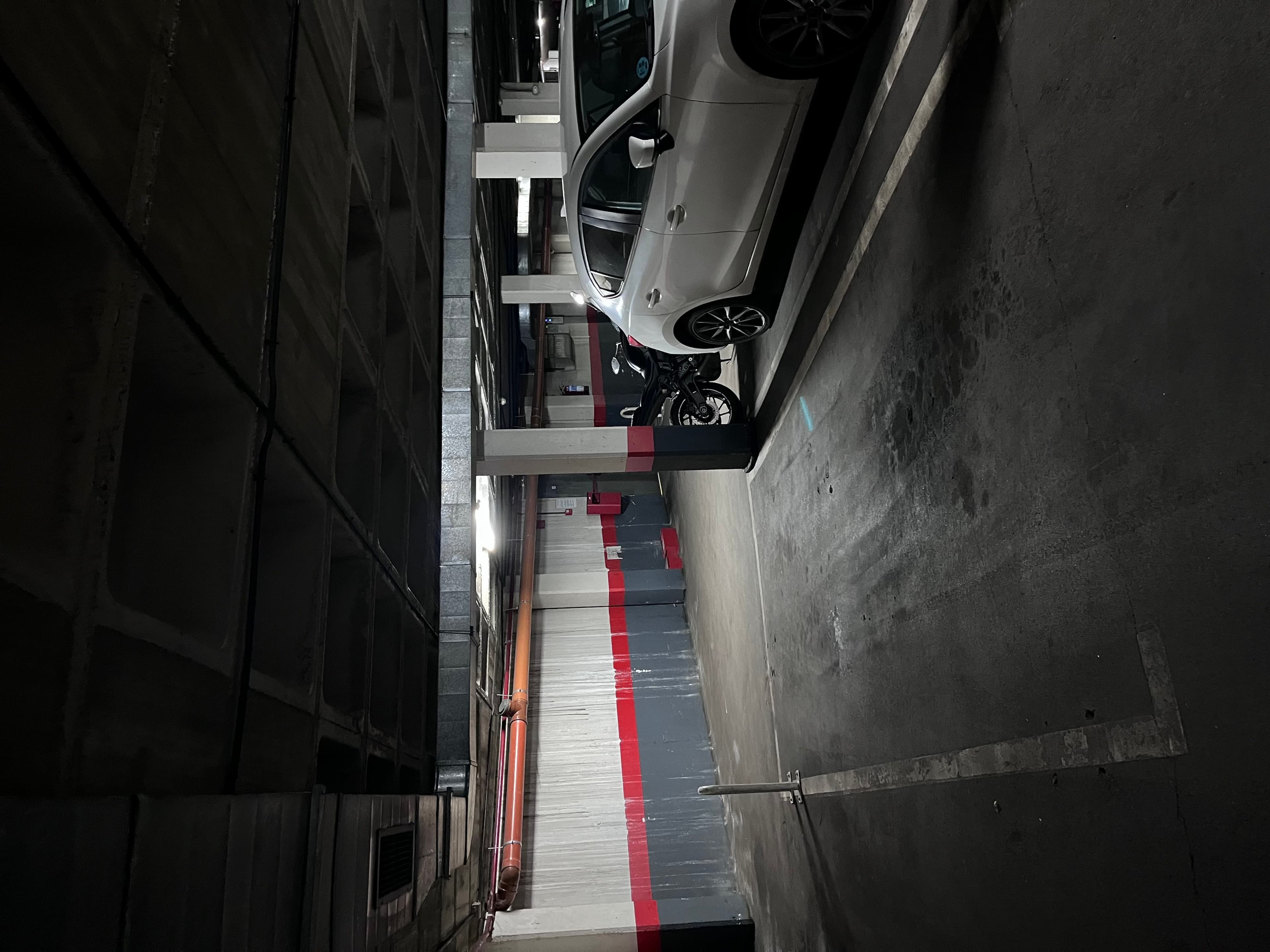 Parking cerca del estadio Metropolitano — C. de Cracovia, San Blas-Canillejas, 28022 Madrid, España parking spot