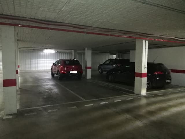 Parking space in Av Paseo de Europa, 29, Sevilla — photo 1