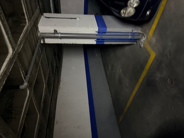 Parking space in C. de Javier Ferrero, Chamartín, Madrid — photo 1