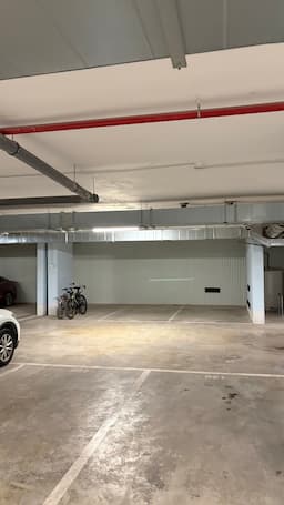 Parking space in Avinguda de Fernando Abril Martorell, 12, Quatre Carreres, València — photo 1
