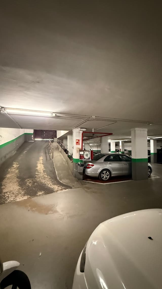Plaza de garaje en Carrer del Consell de Cent, 581, Eixample, Barcelona — foto 1
