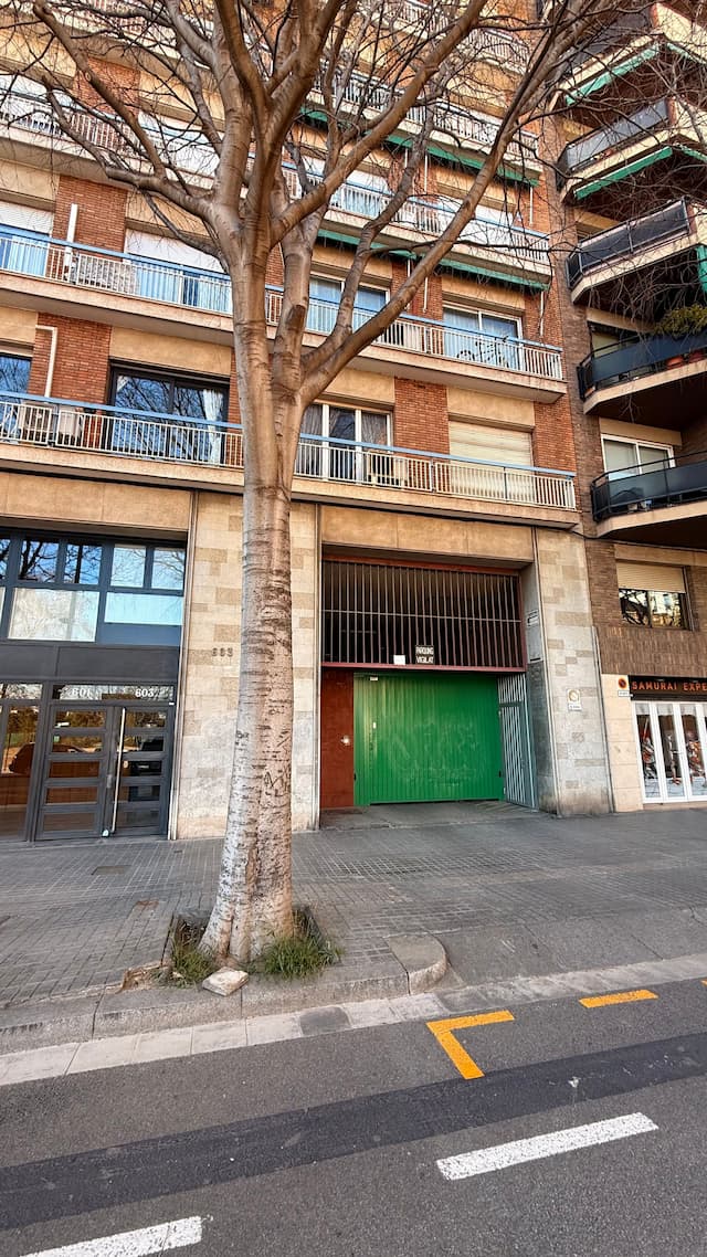 Plaza de garaje en Carrer del Consell de Cent, 601, Sant Martí, Barcelona — foto 1