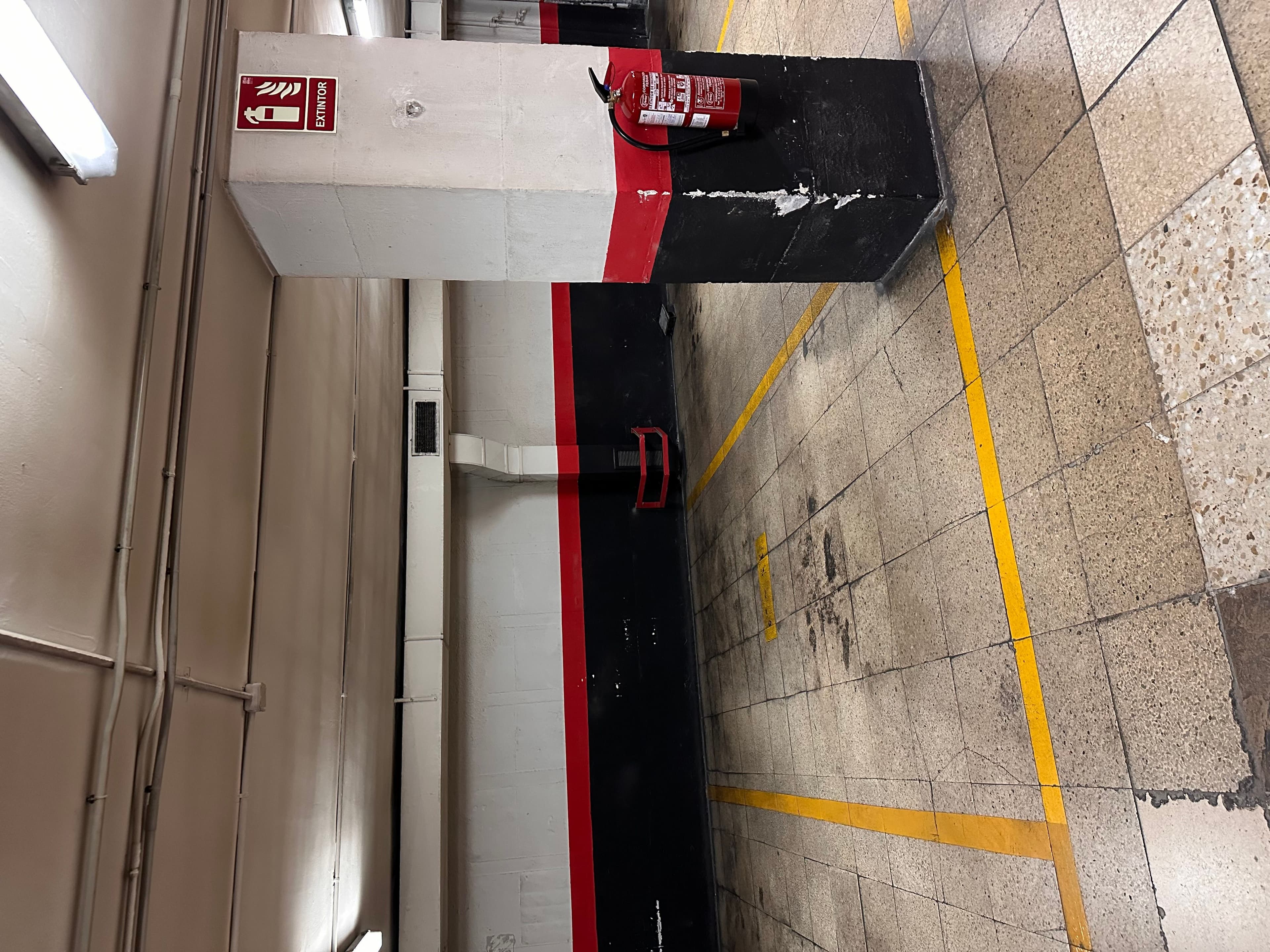 Parking — C. de Evaristo San Miguel, 8, Moncloa - Aravaca, 28008 Madrid, España parking spot