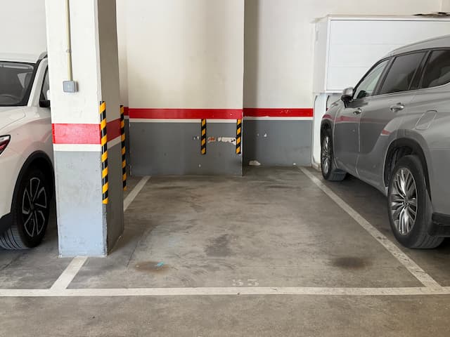 Parking space in Carrer del 3 d'Abril de 1979, 2, Camins al Grau, València — photo 1