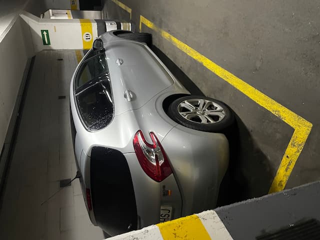 Parking space in C. del Eucalipto, 17, Chamartín, Madrid — photo 1