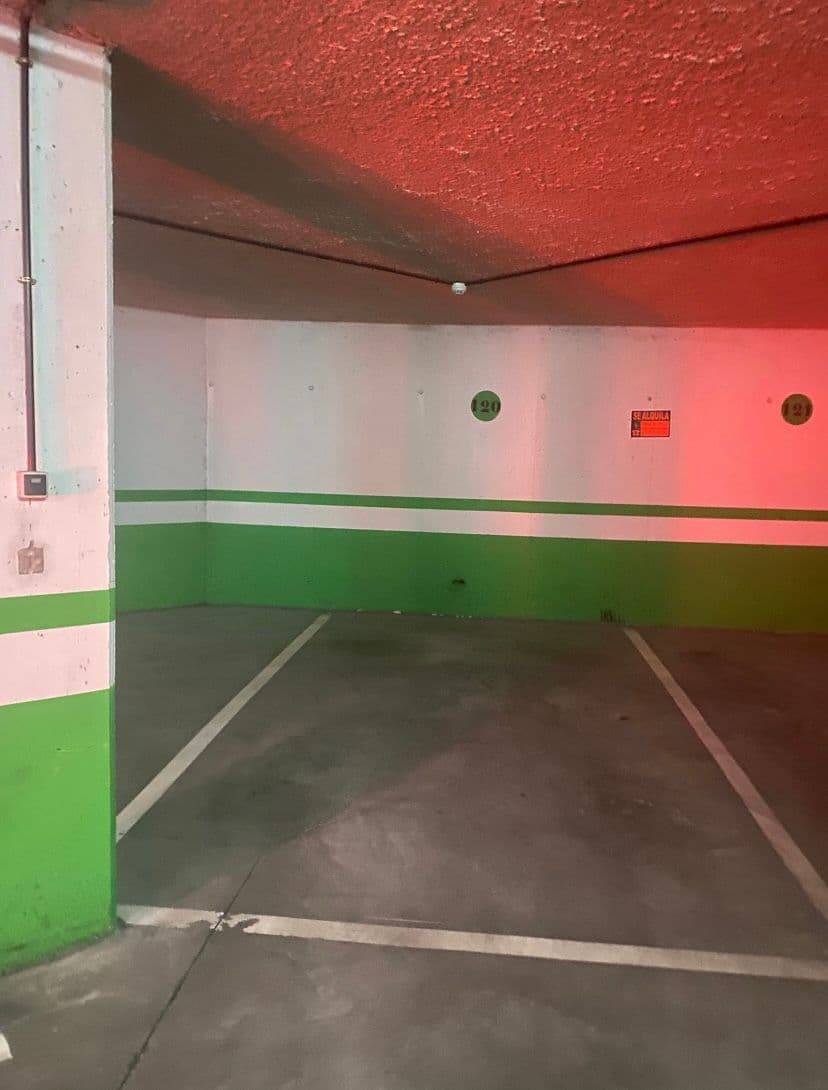 Parking — C. de Carlos IV, 6, San Blas-Canillejas, 28037 Madrid, España parking spot