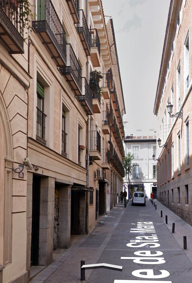 Parking space in Calle de Sta. María, Centro, Madrid — photo 1