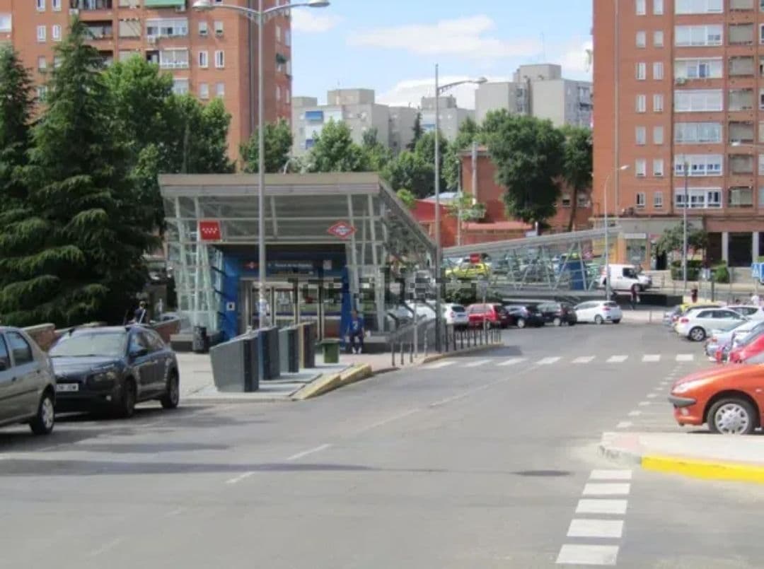Parking — C. de la Habana, 17, 28945 Fuenlabrada, Madrid, España parking spot