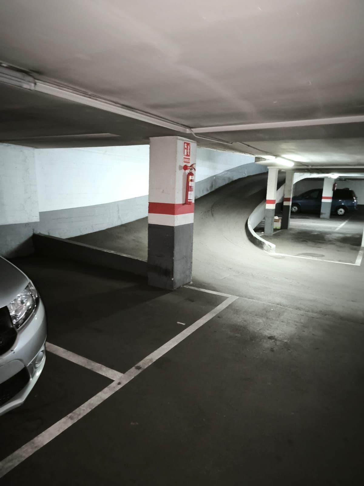 Parking — Carrer de colblanc 7 08904 L'Hospitalet de Llobregat, Barcelona, España parking spot