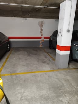Parking space in C. de les Moreres, 5, Quatre Carreres, València — photo 1