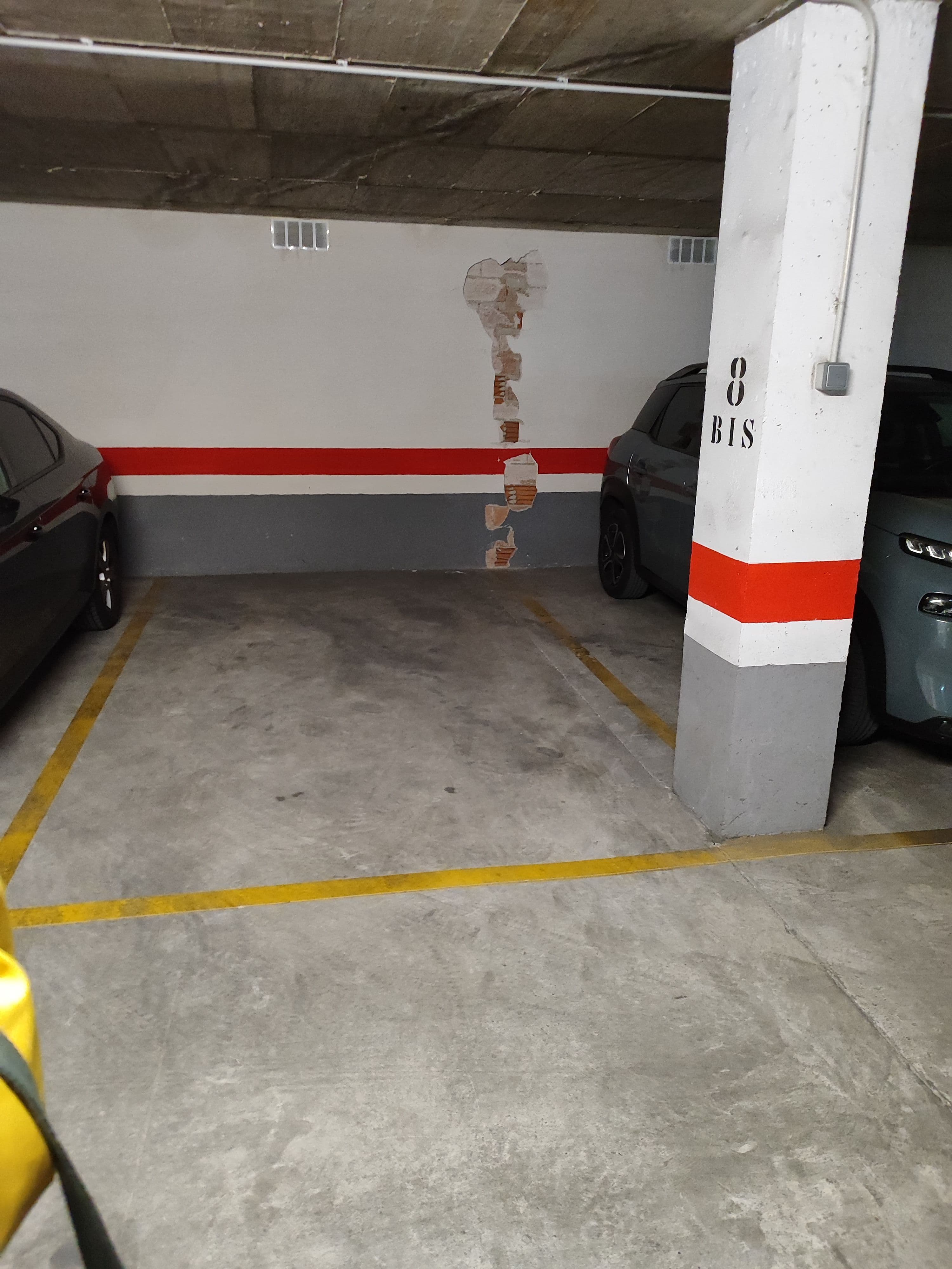 Parking — C. de les Moreres, 5, Quatre Carreres, 46024 València, Valencia, España parking spot