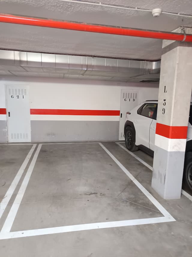 Parking space in Calle el Séptimo Sello, 15, Zaragoza — photo 1