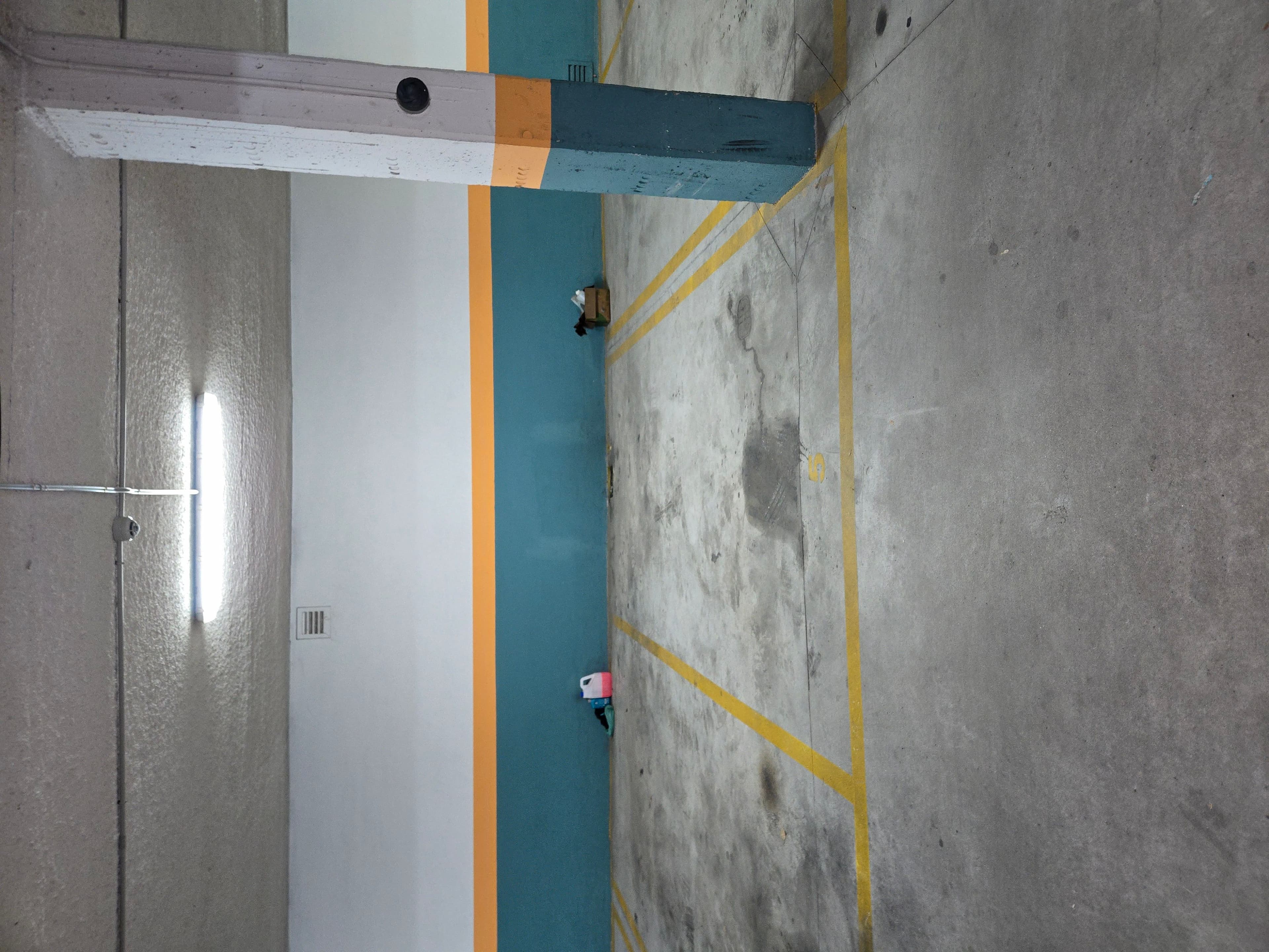 Parking — C. Talamanca del Jarama, 9, Villa de Vallecas, 28031 Madrid, España parking spot