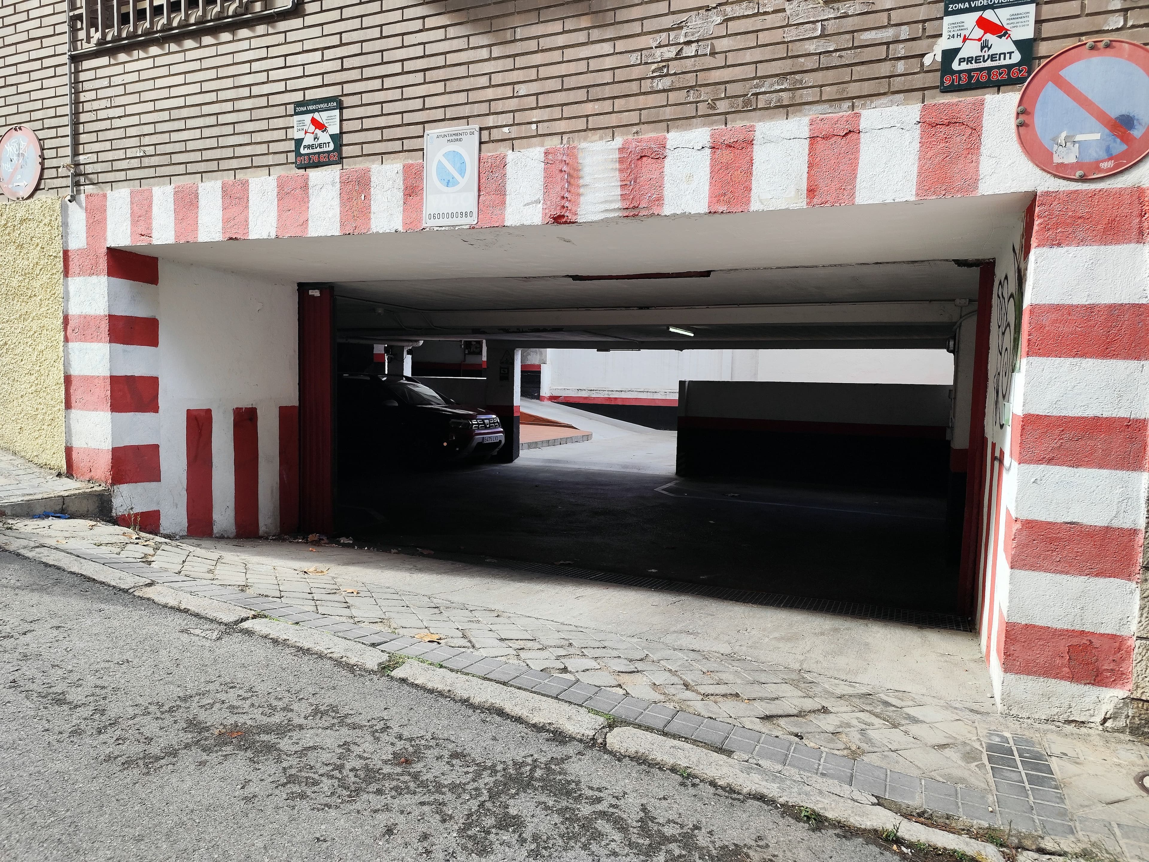 Parking — C. Pinos Alta, 58, Tetuán, 28029 Madrid, España parking spot