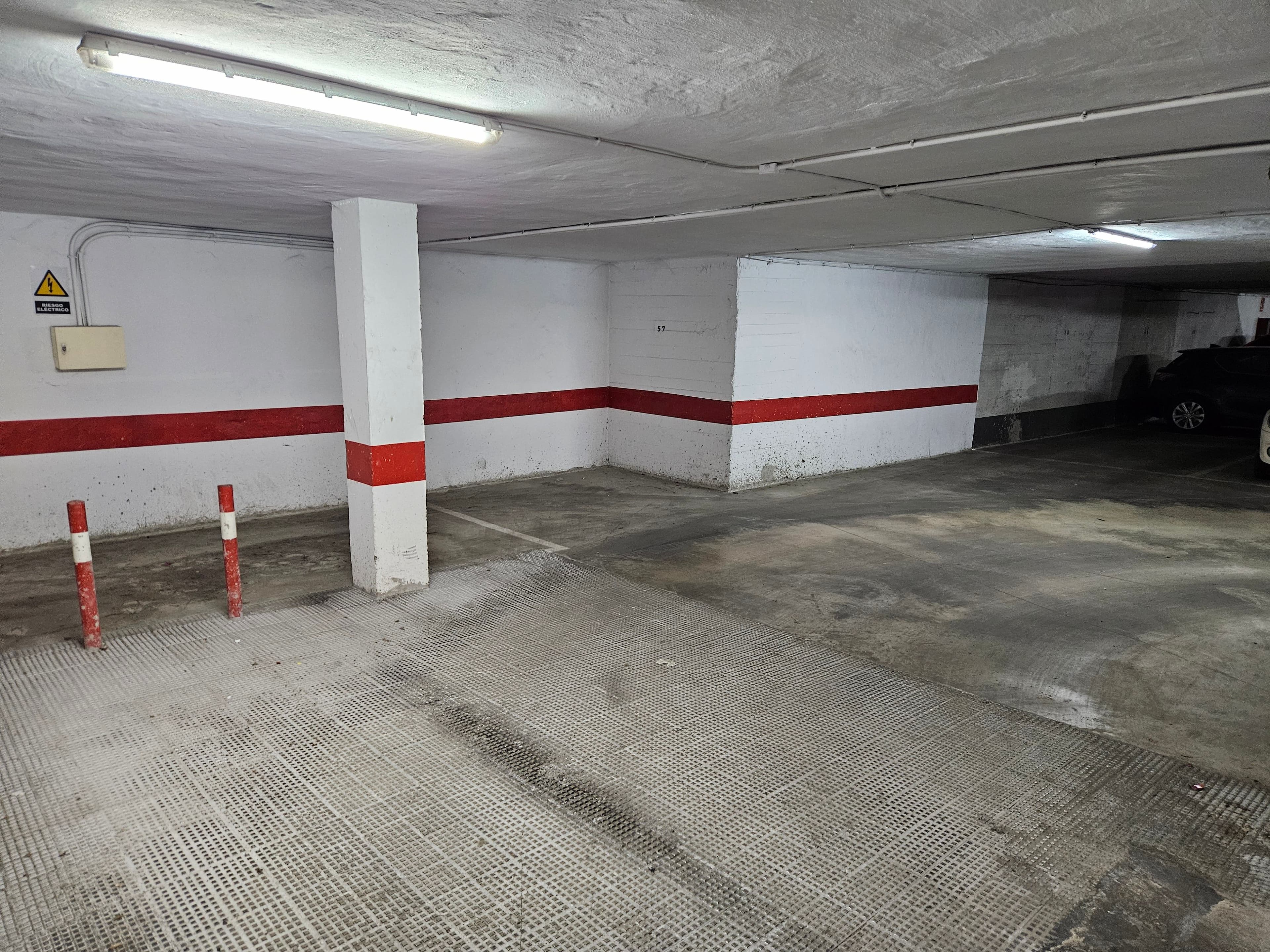 Parking — C. José Cruz Auñón, 3, 41010 Sevilla, España parking spot