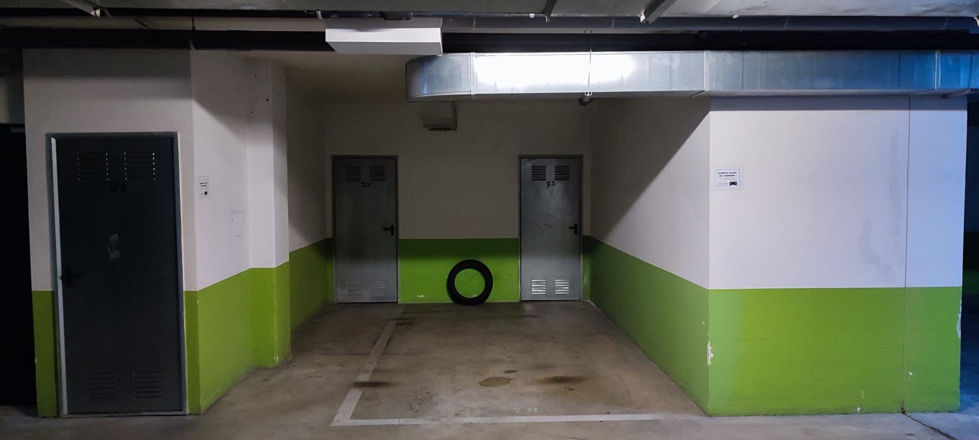 Parking — C. Morena Clara, 50019 Zaragoza, España parking spot