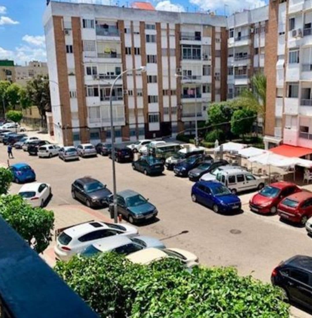 Parking — Plaza Dr. Barraquer, 41009 Sevilla, España parking spot