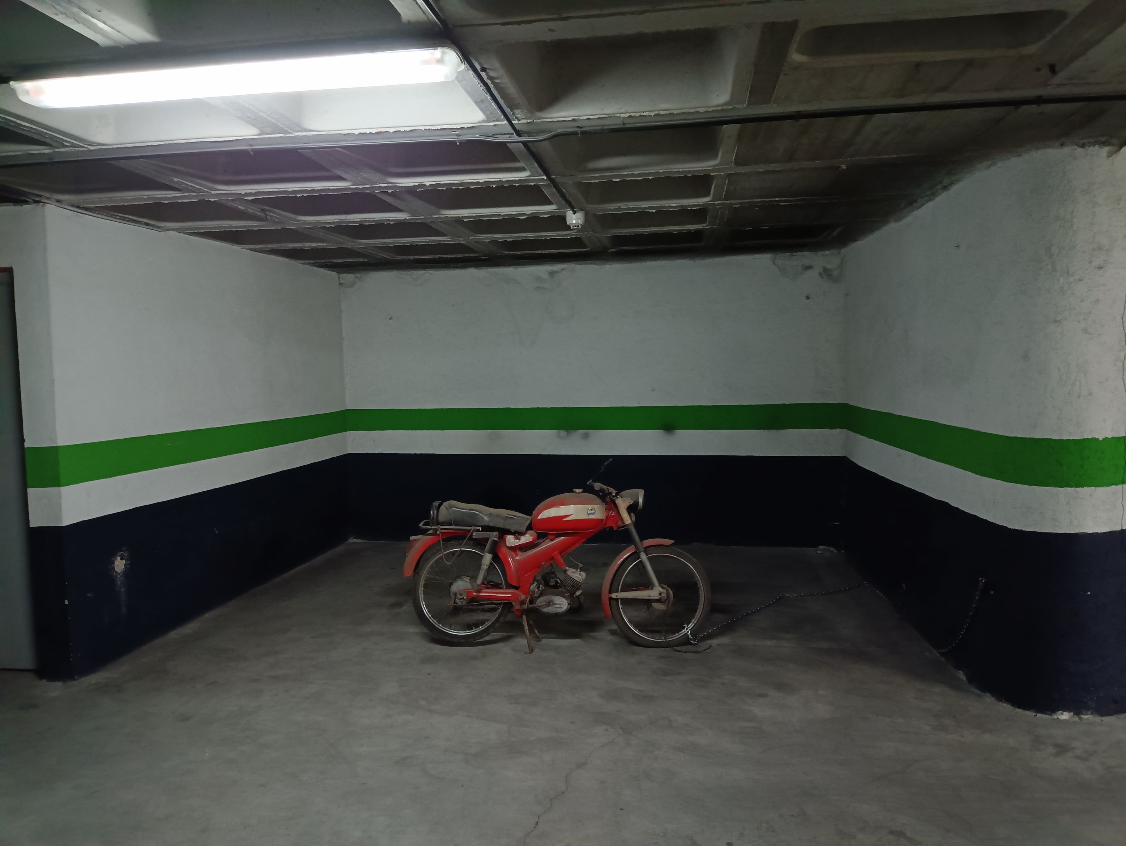 Parking — C. de Agastia, 3, Cdad. Lineal, 28027 Madrid, España parking spot