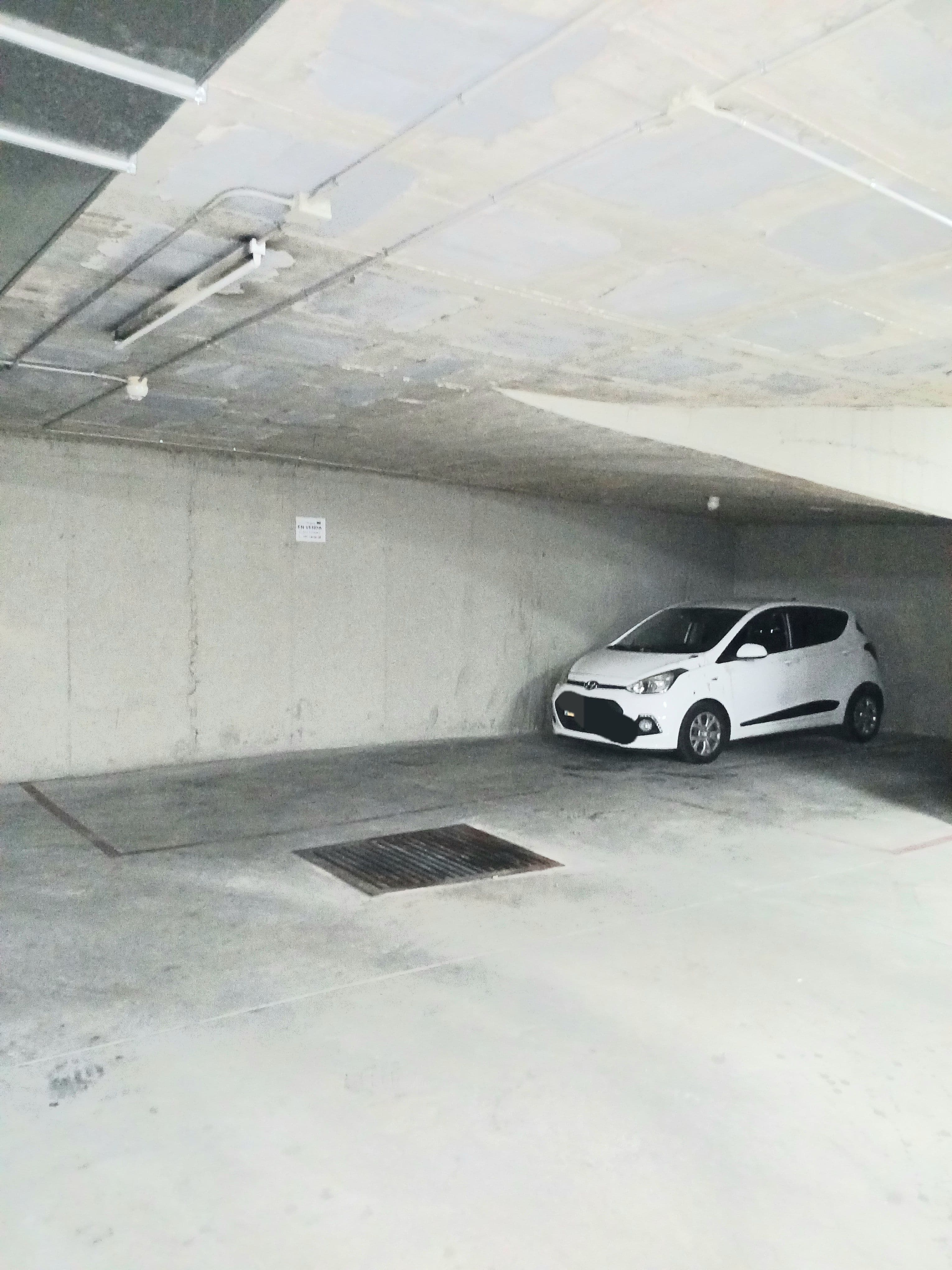 Parking — Carrer de las Palmas, 18, 08227 Terrassa, Barcelona, España parking spot