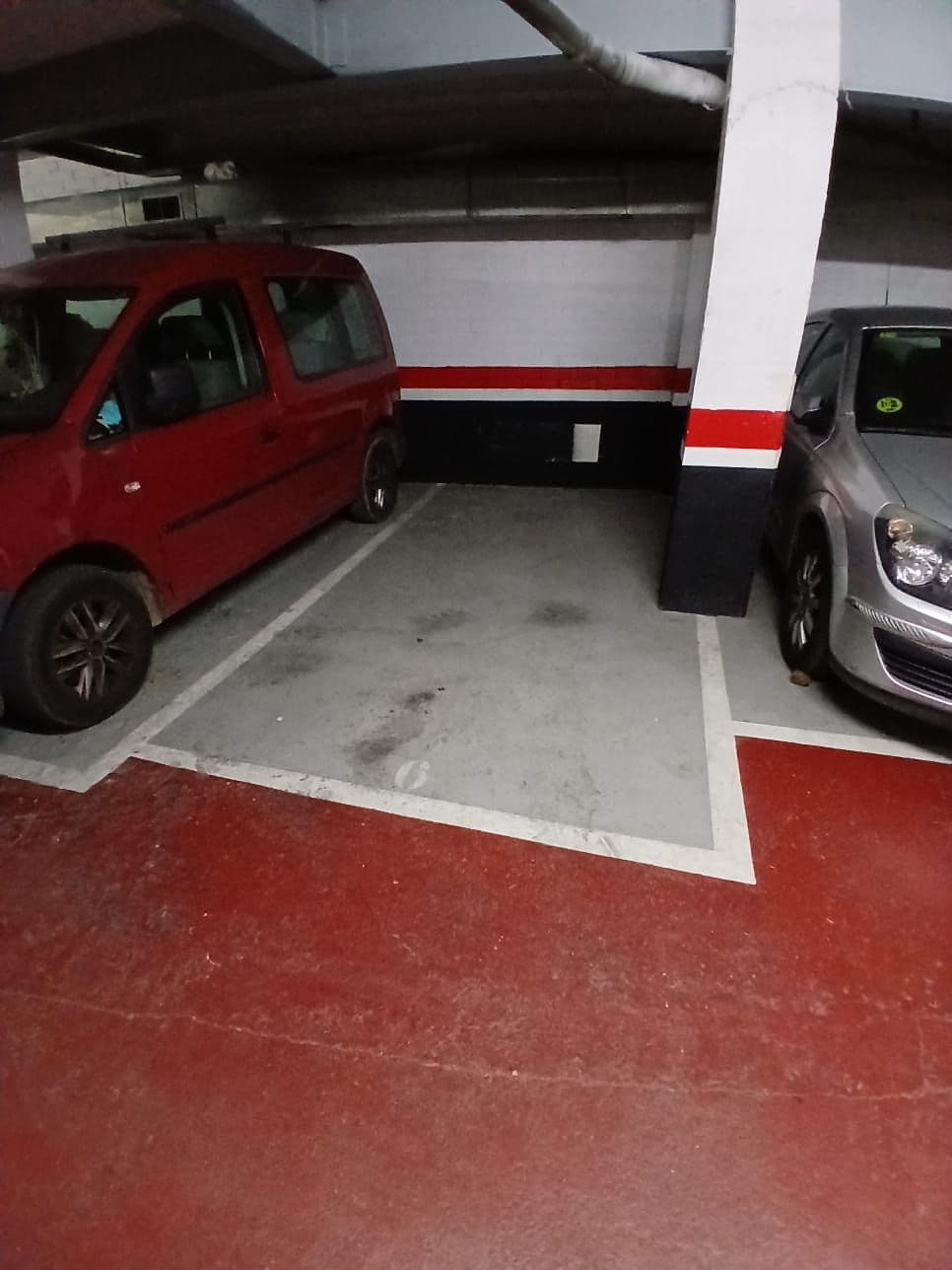 Parking — Carrer de la Murtra, Horta-Guinardó, Barcelona, España parking spot