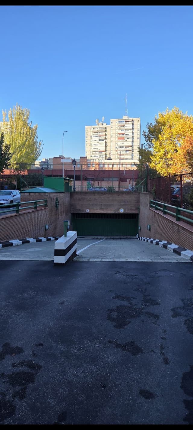 Plaza de garaje en Cl. de los Yébenes, 56, Latina, Madrid — foto 1