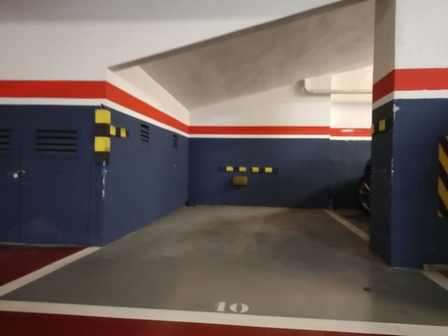 Parking space in Carrer de l'Encarnació, 165, Horta-Guinardó, Barcelona — photo 1