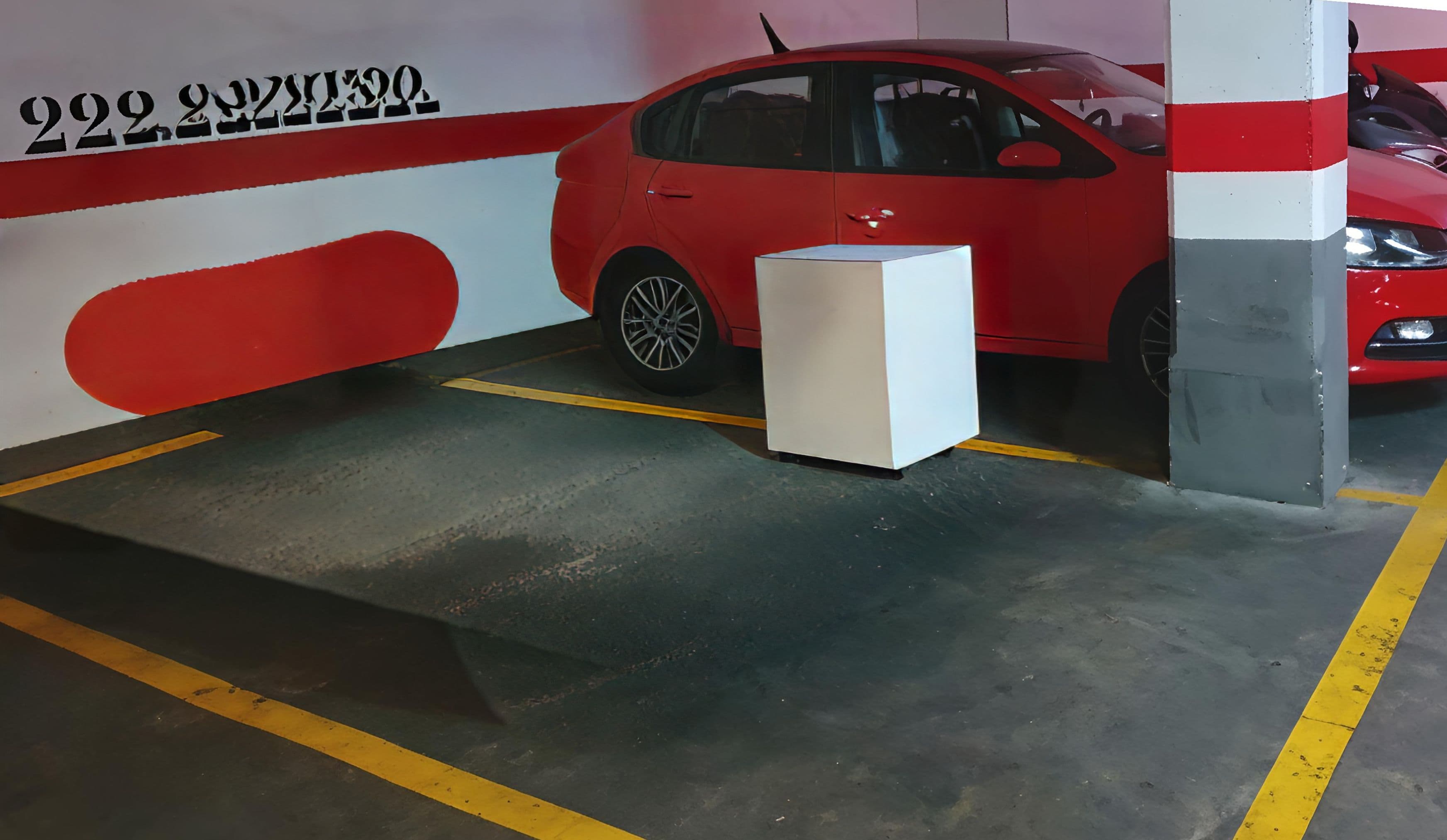 Parking — Av. de Manuel de Falla, 12, B, Campanar, 46015 Valencia, España parking spot