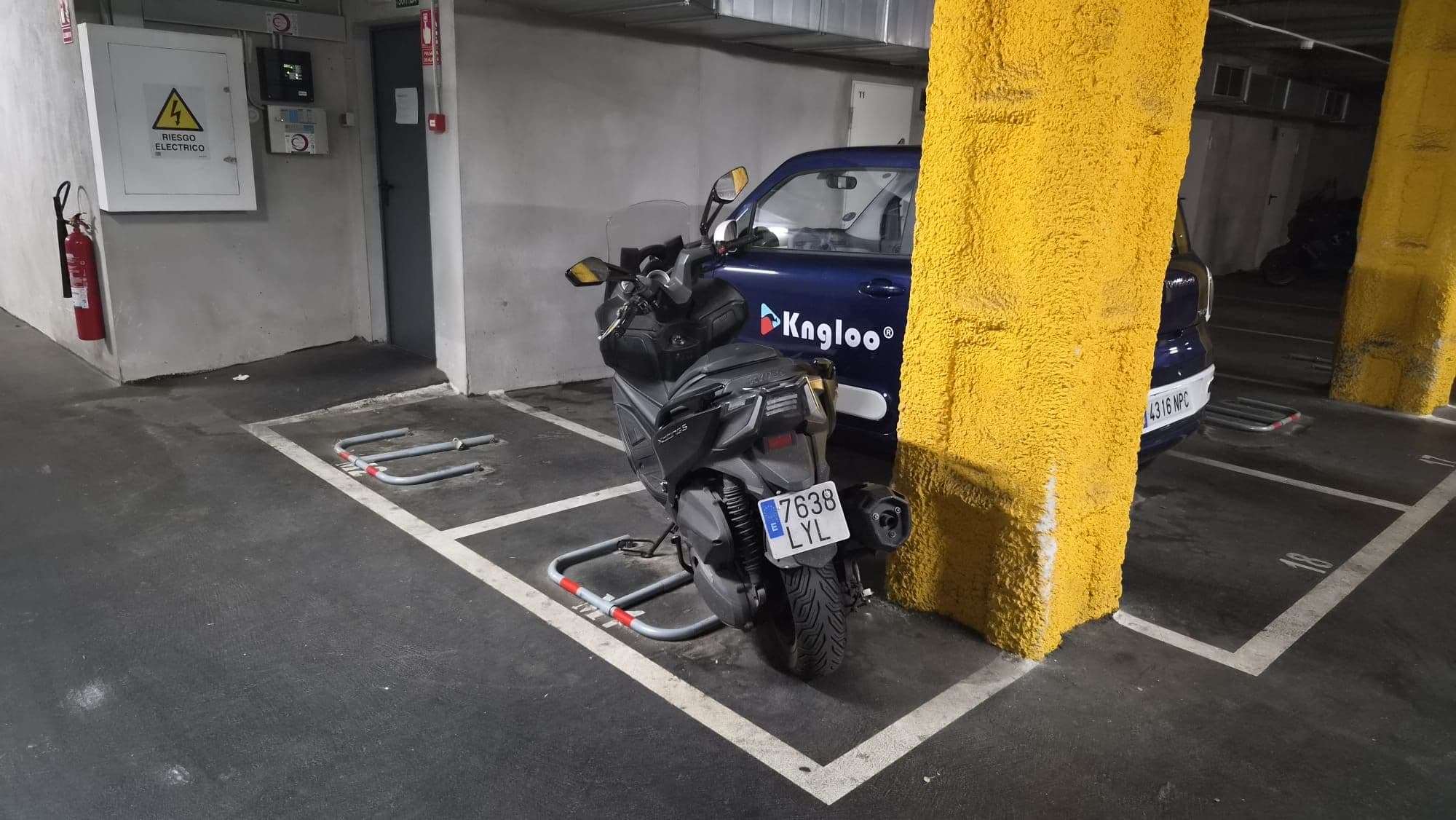 Parking — Carrer de Biscaia, 383, Sant Andreu, 08027 Barcelona, España parking spot