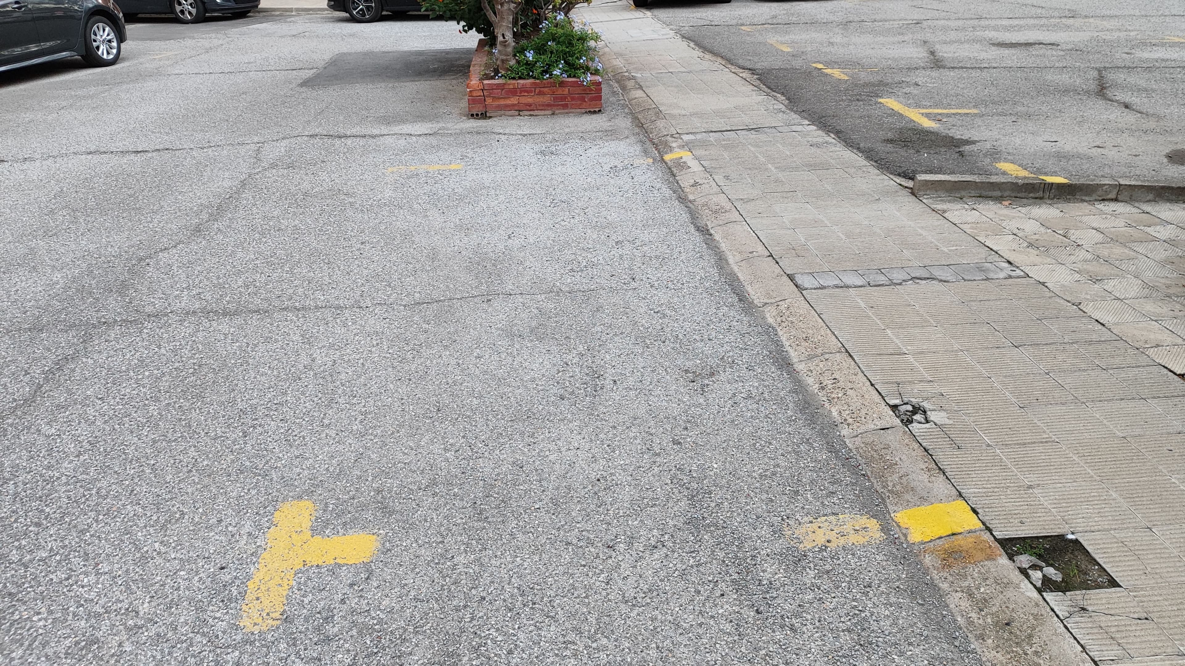 Parking — Carrer de Cantàbria, 23A, Sant Martí, 08020 Barcelona, España parking spot