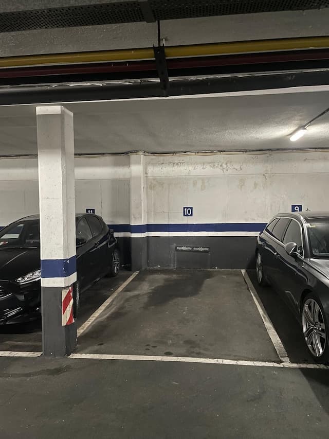 Parking space in Avenida de Europa, 17, Pozuelo de Alarcón — photo 1