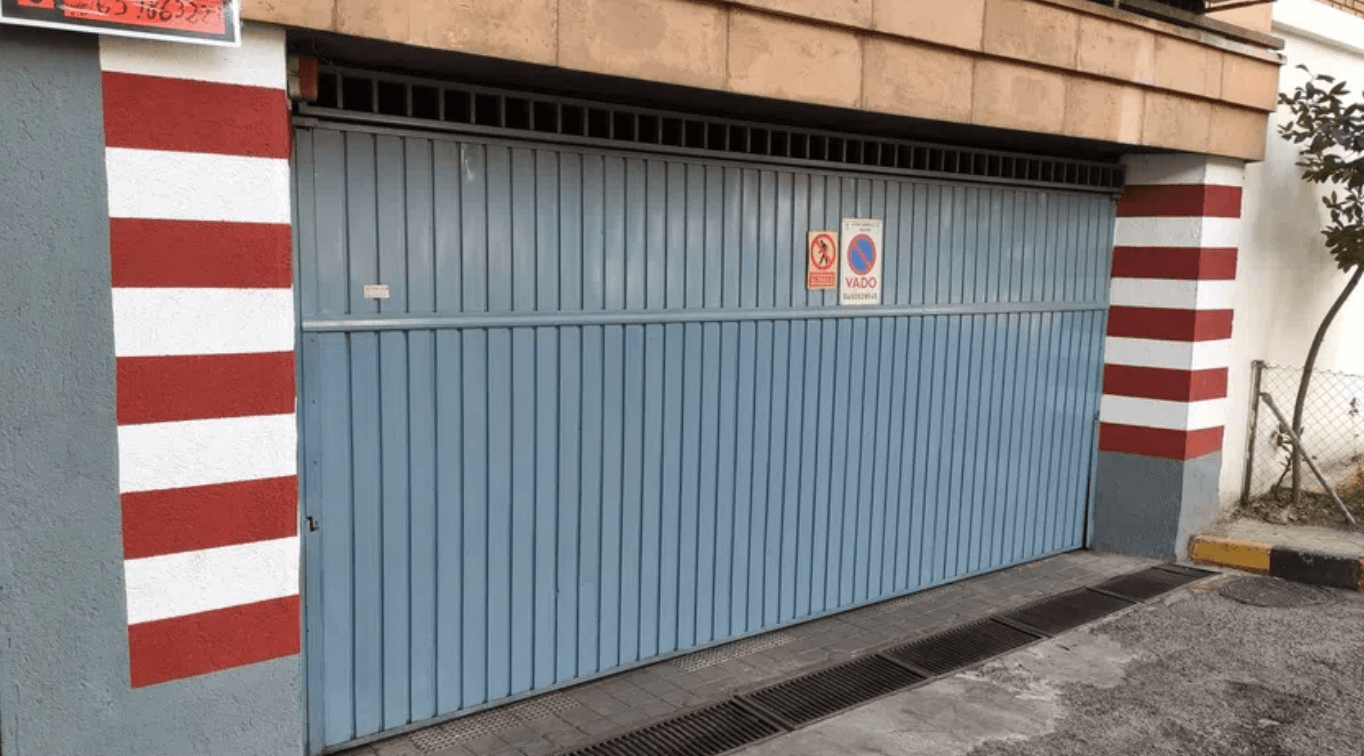 Parking — C. de Luis Calvo, Salamanca, 28028 Madrid, España parking spot