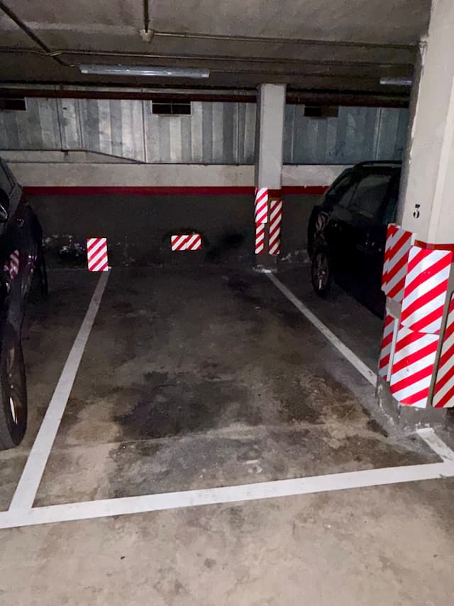 Plaza de garaje en Carrer de la Mare de Déu de Port, 25, Sants-Montjuïc, Barcelona — foto 1