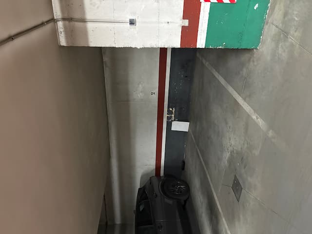 Parking space in C. de Tampico, 10, San Blas-Canillejas, Madrid — photo 1